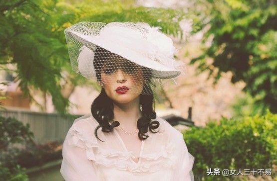 冬季婚纱礼服（冬季婚纱礼服图片）